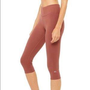 brand new alo airbrush capri in earth xs